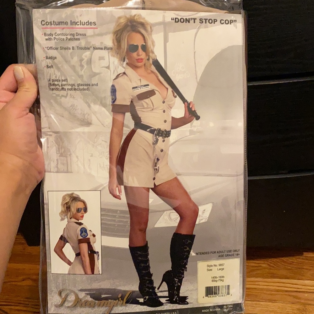 Sexy cop women’s 👮‍♀️ Halloween 🎃 Costume! New with tags!